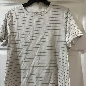 Lululemon size 8 love crew tshirt.